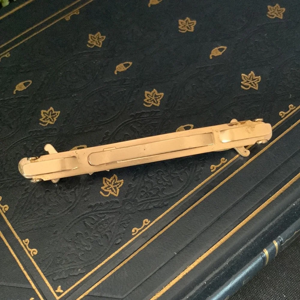 Vintage gold tone metal SLICK tie clip with Mother of Pearl daggers / knives - Picture 5 of 13